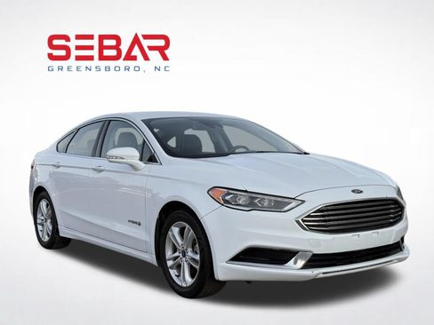 Used 2018 Ford Fusion SE w/ Equipment Group 602A FWD image 3