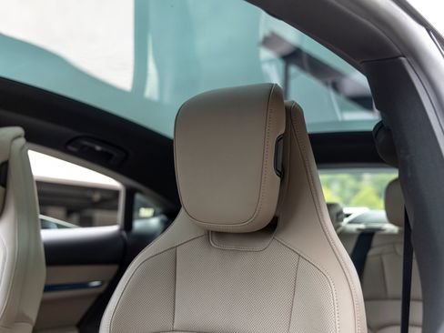 Certified 2025 Porsche Taycan AWD/4WD image 26