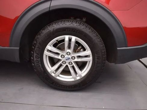 Used 2022 Ford Explorer XLT w/ Equipment Group 202A AWD/4WD image 35