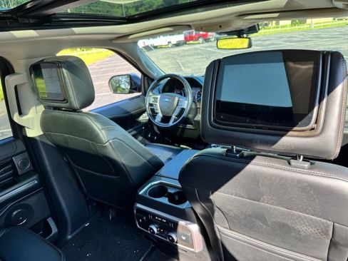 Used 2018 Ford Expedition Max Platinum AWD/4WD image 11