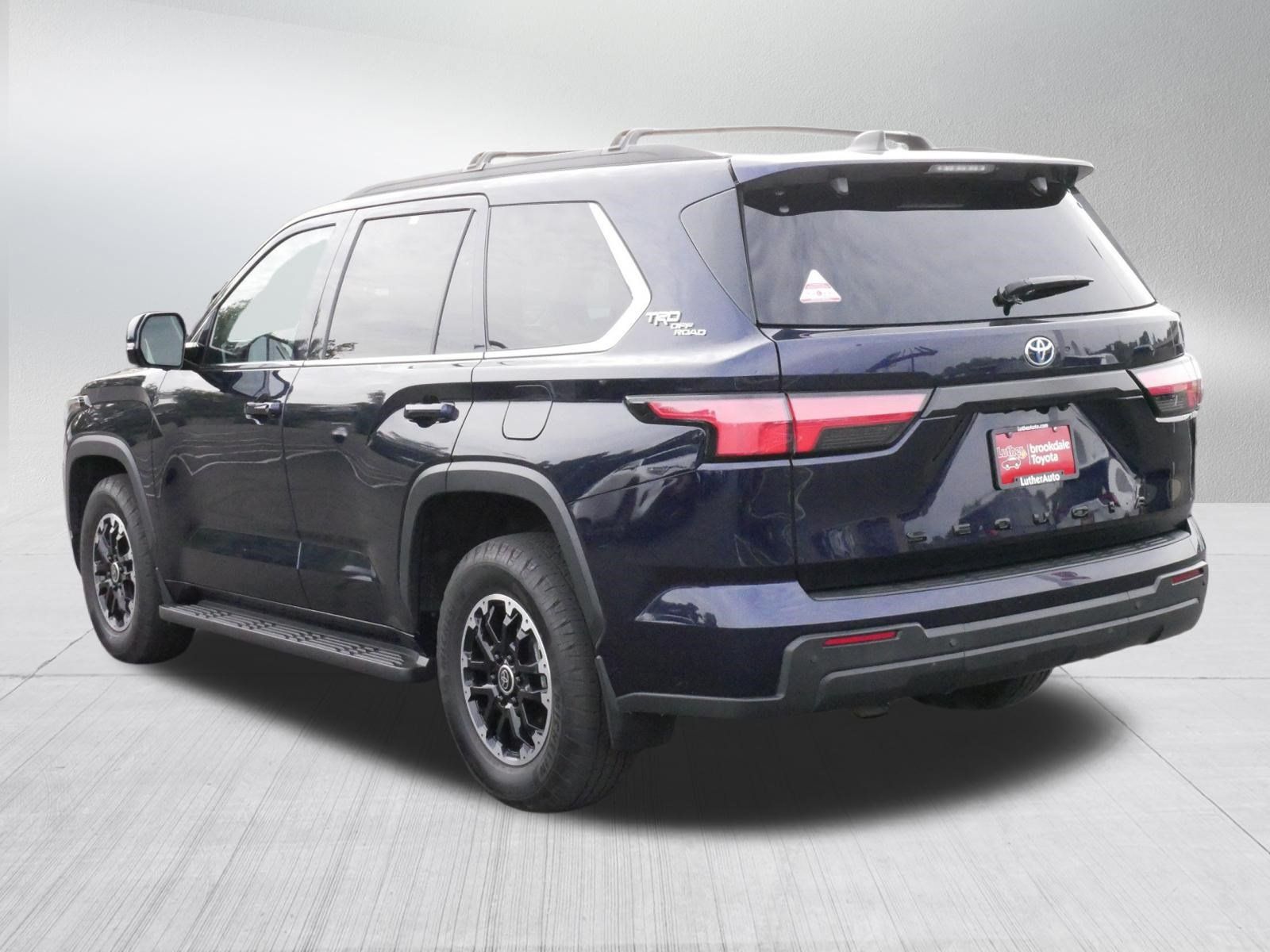 Used 2024 Toyota Sequoia SR5 w/ SR5 Premium Package AWD/4WD image 5