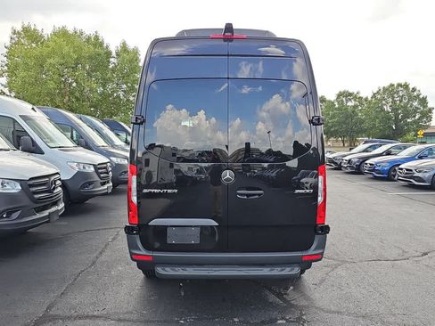 Used 2025 Mercedes-Benz Sprinter 2500 image 3