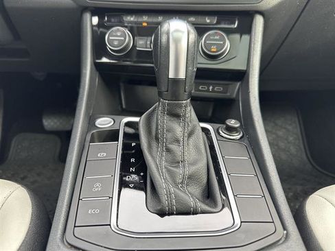 Certified 2020 Volkswagen Jetta R-Line image 25