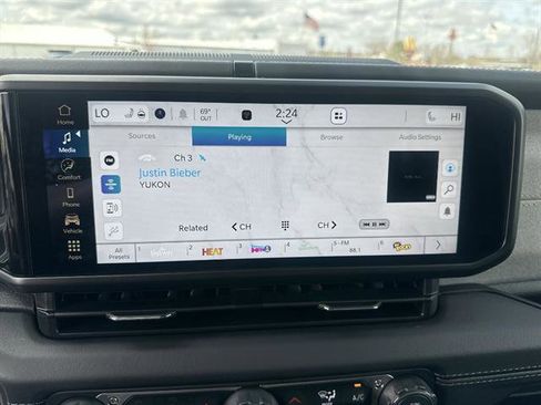 Used 2025 Jeep Wrangler Sahara w/ Safety Group image 35