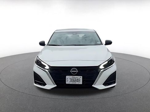 Used 2025 Nissan Altima 2.5 SV FWD image 4