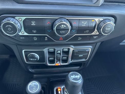 Used 2018 Jeep Wrangler Unlimited Sahara AWD/4WD image 29