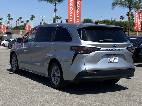 Certified 2025 Toyota Sienna XLE FWD image 39