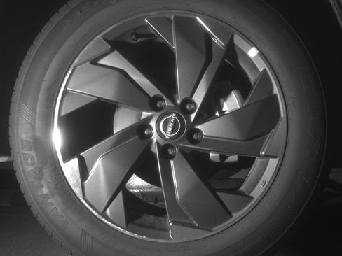 Used 2025 Nissan Rogue SV FWD image 13
