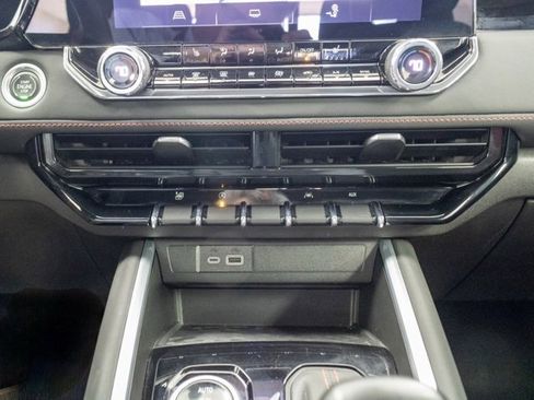 Used 2023 Chevrolet Colorado Z71 w/ Z71 Convenience Package 2 image 18