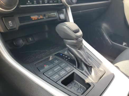 Used 2020 Toyota RAV4 LE w/ All Weather Liner Package AWD/4WD image 30