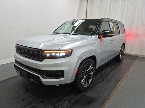 Used 2024 Jeep Grand Wagoneer Series III w/ Rear-Seat Entertainment Group AWD/4WD image 1
