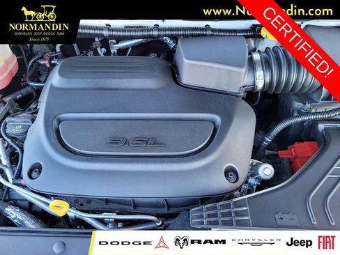 Certified 2025 Chrysler Pacifica Limited FWD image 20