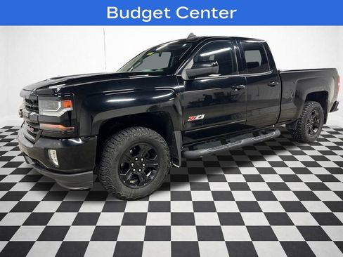Used 2017 Chevrolet Silverado 1500 LT w/ Midnight Edition image 4