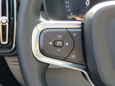 Certified 2026 Volvo XC40 B5 Plus AWD/4WD image 23
