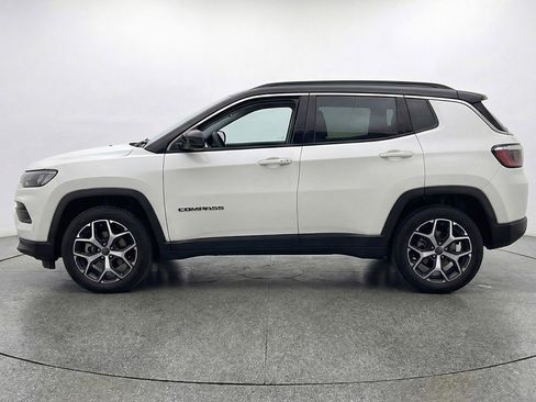 Used 2025 Jeep Compass Limited AWD/4WD image 5