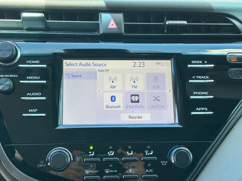 Used 2019 Toyota Camry LE w/ Carpet Mat Package FWD image 20