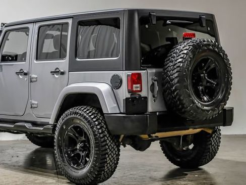 Used 2015 Jeep Wrangler Unlimited Sahara image 24