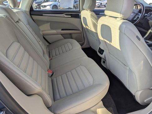 Used 2019 Ford Fusion SE image 31