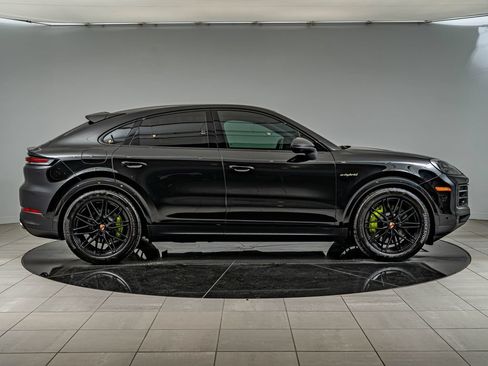 Certified 2025 Porsche Cayenne E-Hybrid Coupe AWD/4WD image 9