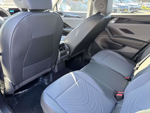 New 2026 Volkswagen Tiguan SE FWD image 10