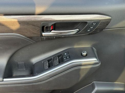 Certified 2020 Toyota Highlander Platinum AWD/4WD image 19
