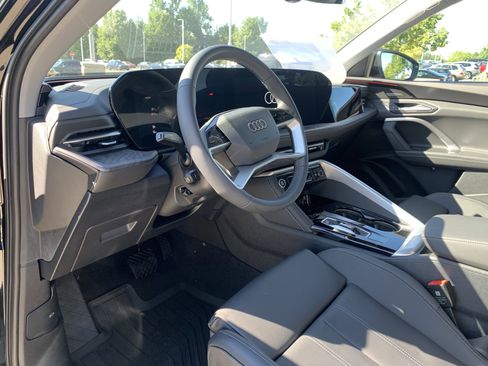 Used 2025 Audi Q5 Premium Plus w/ Premium Plus AWD/4WD image 16