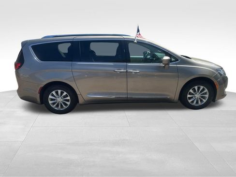 Used 2018 Chrysler Pacifica Touring-L w/ Premium Audio Group image 26