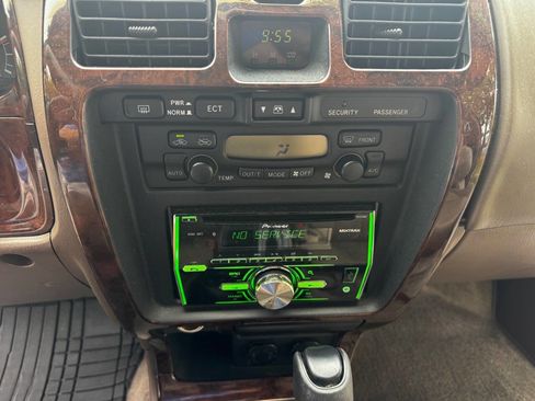 Used 2001 Toyota 4Runner Limited image 15