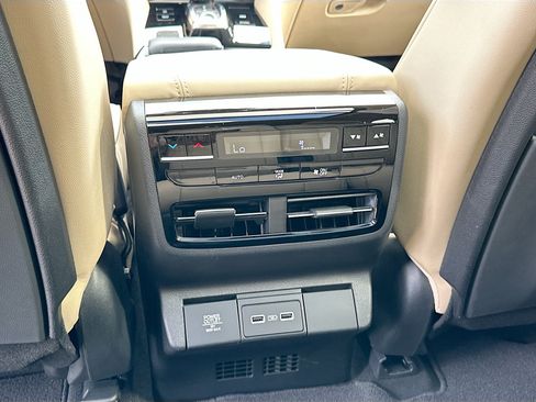 Used 2022 Acura MDX FWD image 25