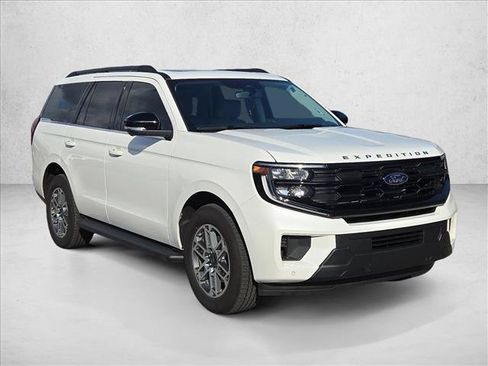 Used 2026 Ford Expedition Active RWD image 3