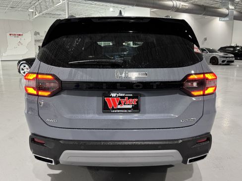 New 2025 Honda Pilot Touring image 22