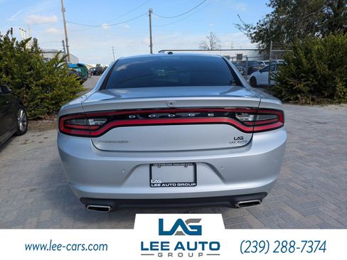 Used 2019 Dodge Charger SXT image 4