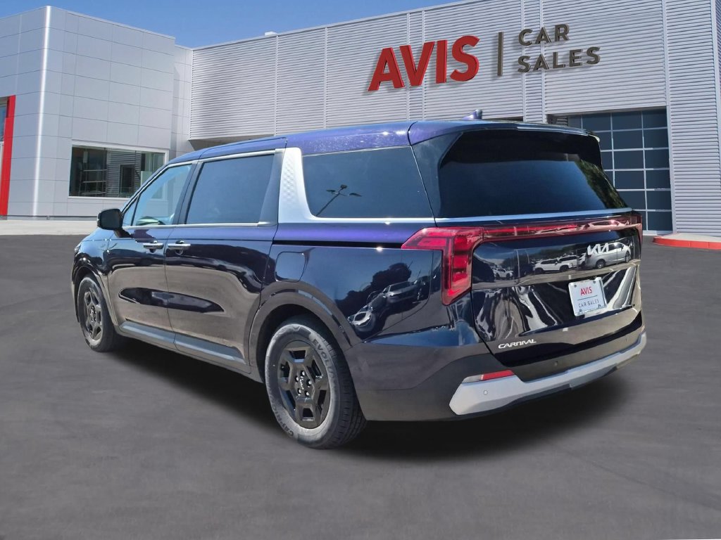 Used 2025 Kia Carnival FWD image 9