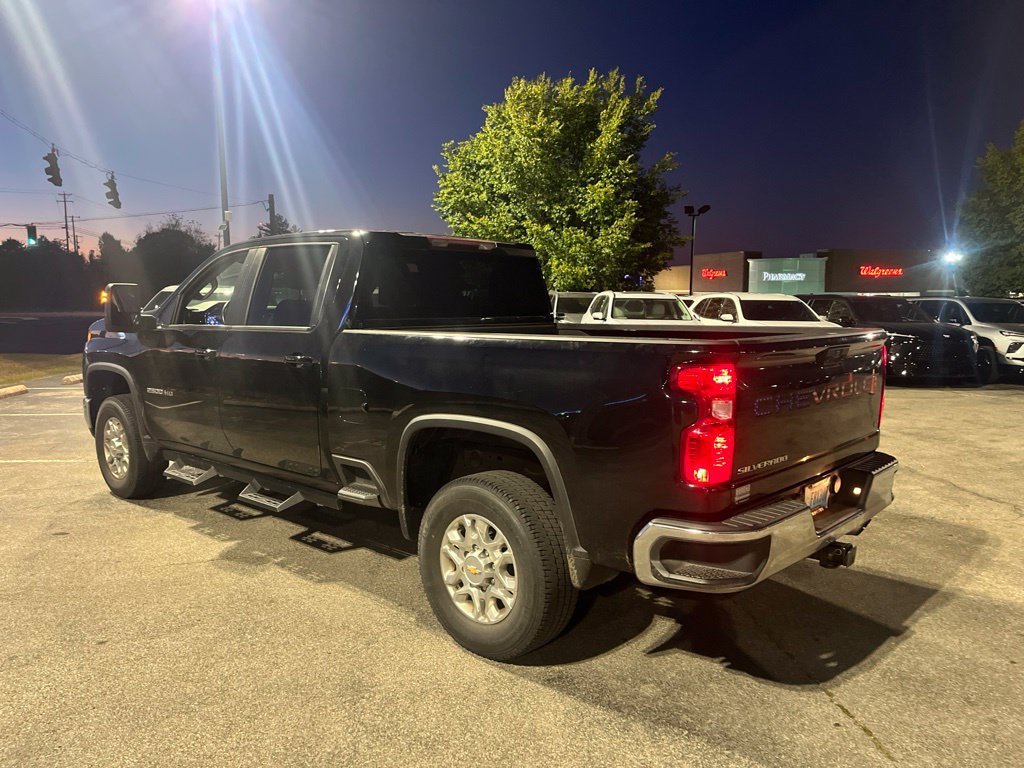 Used 2024 Chevrolet Silverado 2500 LT w/ Convenience Package AWD/4WD image 4