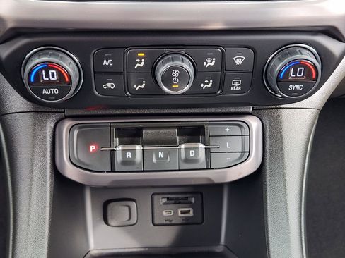 Used 2022 GMC Acadia AT4 w/ Technology Package AWD/4WD image 25