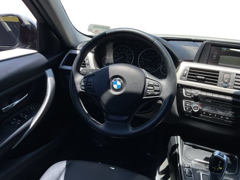 Used 2018 BMW 320i xDrive Sedan AWD/4WD image 11