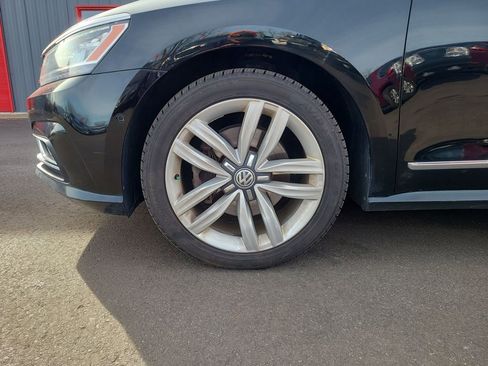 Used 2016 Volkswagen Passat 1.8T SEL Premium image 16