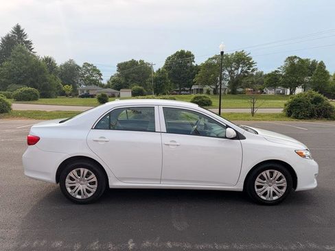 Used 2010 Toyota Corolla LE FWD image 5