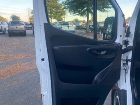 Used 2022 Mercedes-Benz Sprinter 2500 image 18