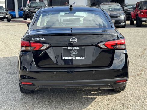Used 2025 Nissan Versa SV FWD image 5