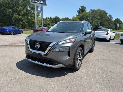 Used 2021 Nissan Rogue Platinum AWD/4WD image 2