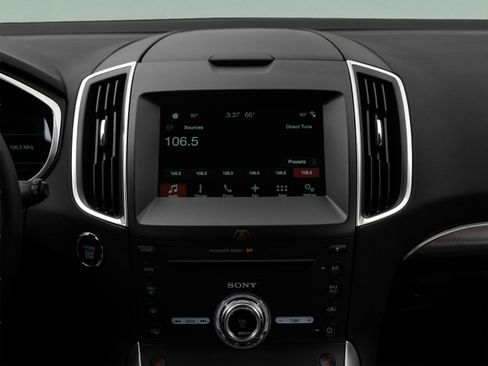 Used 2017 Ford Edge Titanium w/ Equipment Group 302A FWD image 18