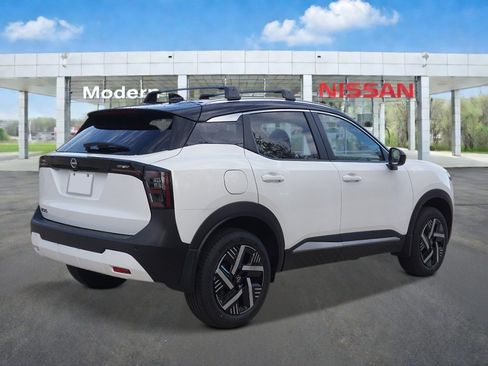 New 2026 Nissan Kicks SV w/ Cold Weather Package FWD image 5