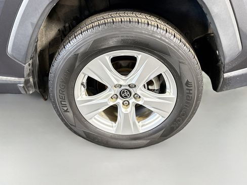 Used 2021 Toyota RAV4 XLE image 37