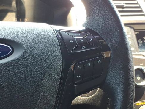 Used 2018 Ford Explorer XLT AWD/4WD image 16