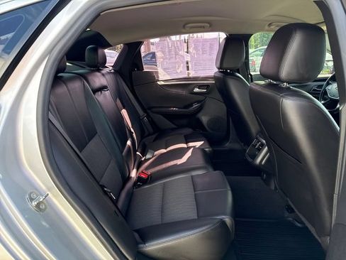 Used 2017 Chevrolet Impala LT w/ Convenience Package FWD image 10