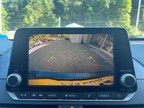 Used 2025 Nissan Altima 2.5 SV FWD image 19
