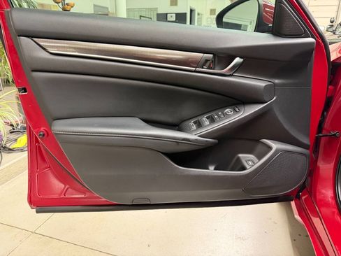 Used 2018 Honda Accord Sport image 10