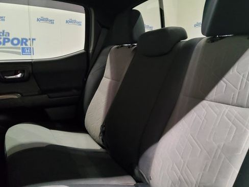 Used 2021 Toyota Tacoma TRD Off-Road image 17