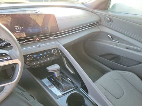 Certified 2025 Hyundai Elantra SEL image 15